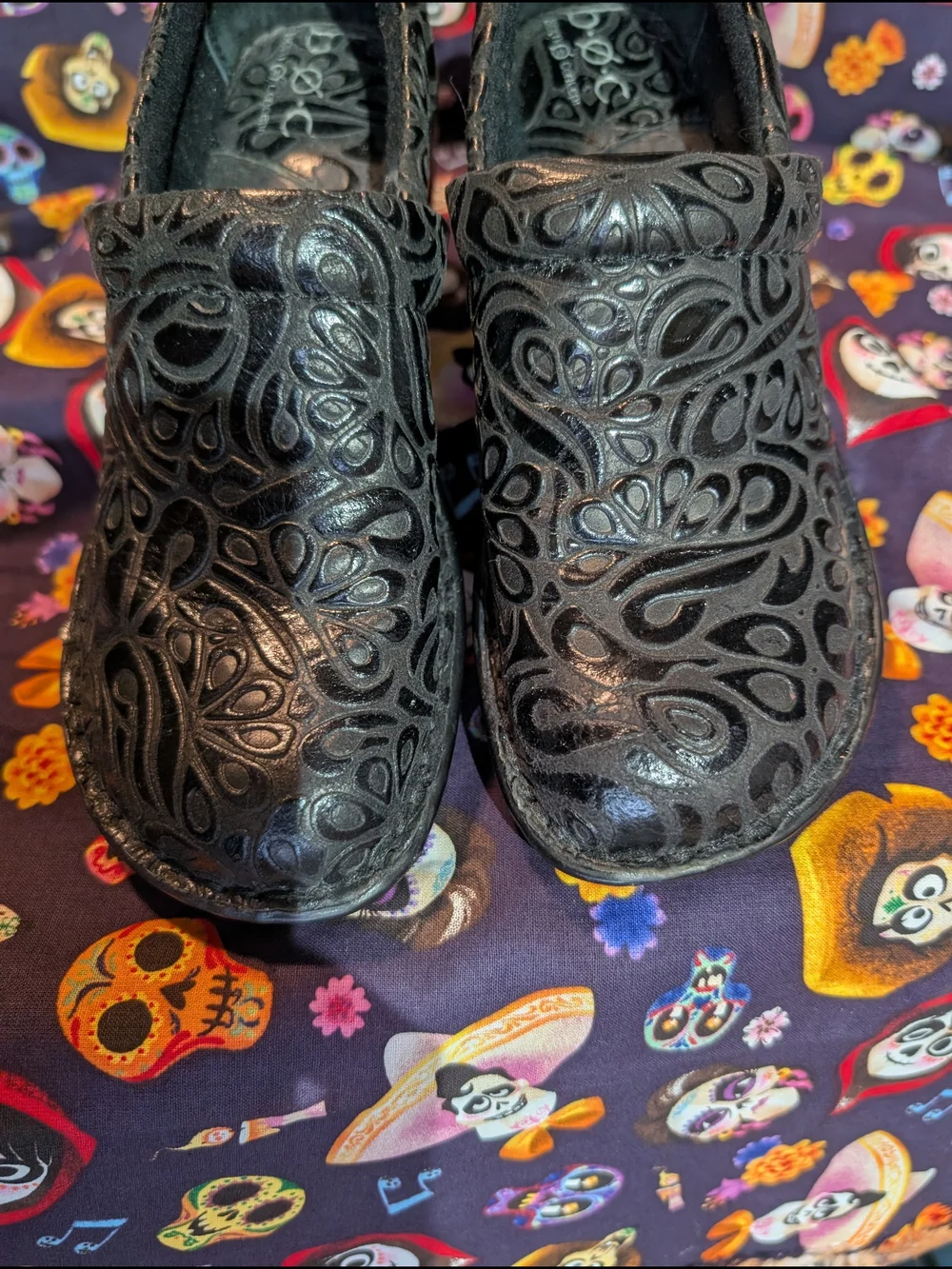 B.O.C Women's Black Slip-On Floral Laser-Cut Comfort Loafers
